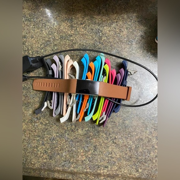 Fitbit in good condition with multiple bands and charger - Picture 2 of 2
